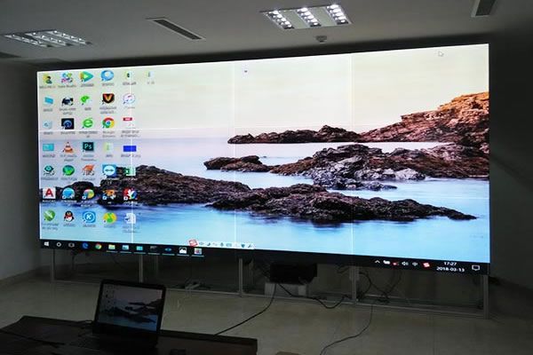 現(xiàn)代會議室使用0.88mm拼接屏好還是LED顯示屏好？