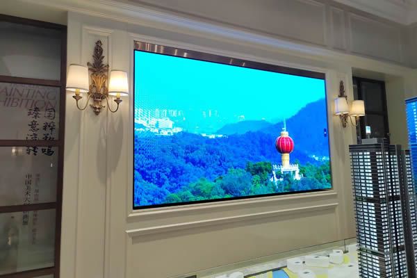 展廳大屏使用投影機(jī)好，還是LED顯示屏好