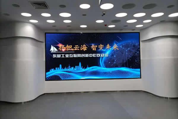 前臺(tái)大屏用LED屏好，還是液晶拼接屏好？